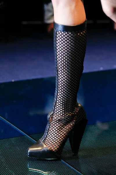 Look 16